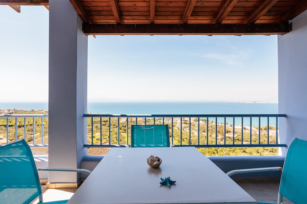 Modern Seaview Nest With Pool Panoramic Views