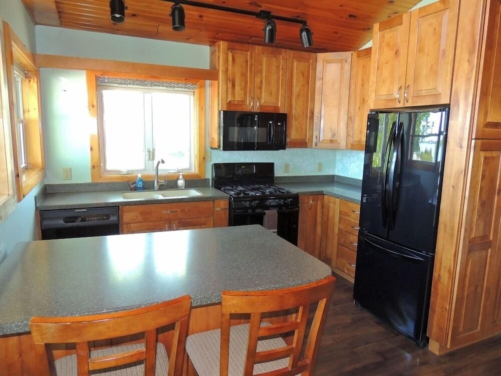 Angel Rock Waterfront Cottages and Vacation Homes