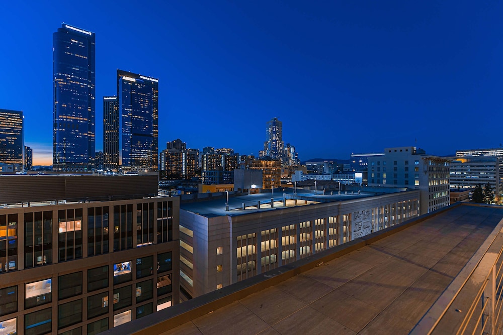 Stylish Deluxe 1BR At HWH by Oneluxstay