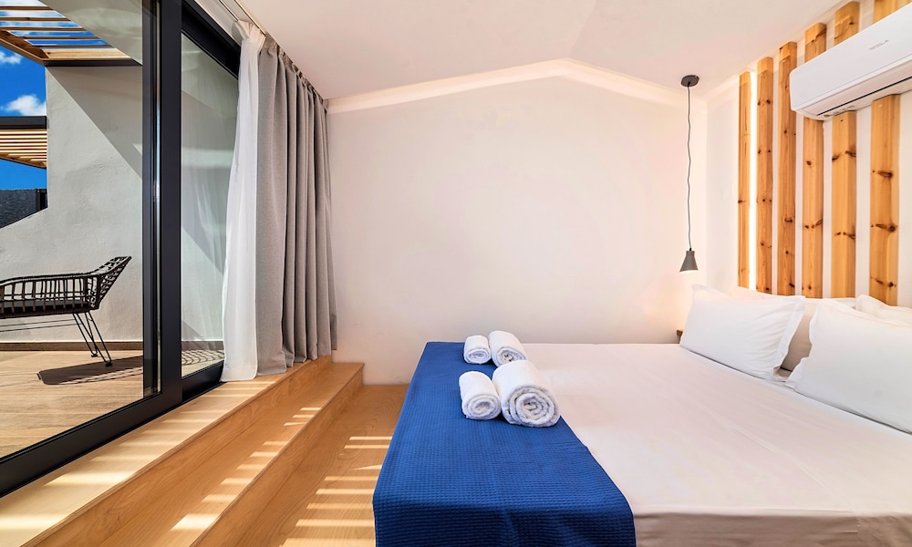 Aelia Suites photo 2