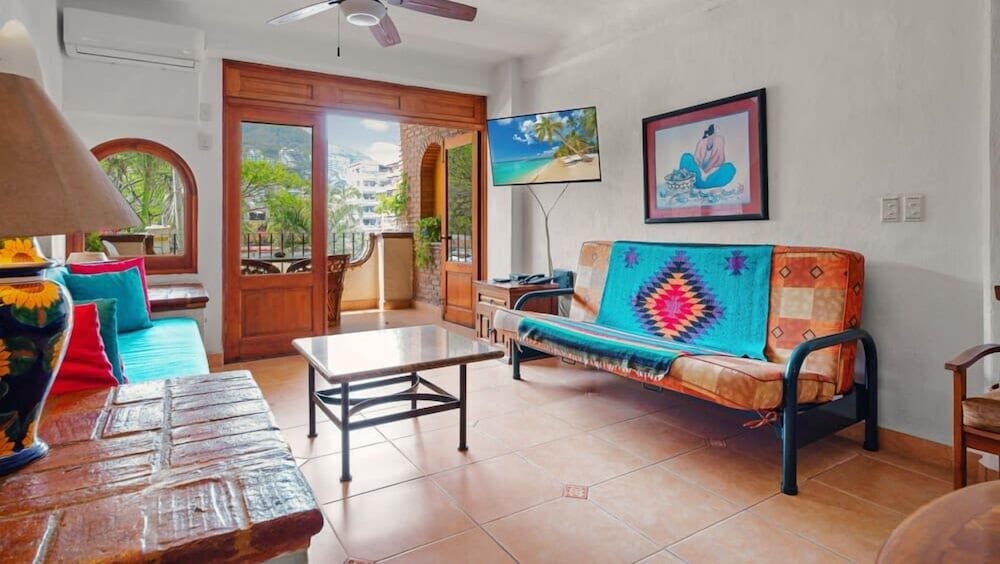 Ocean View 1Br Condo-balcony-beach-pool - 306