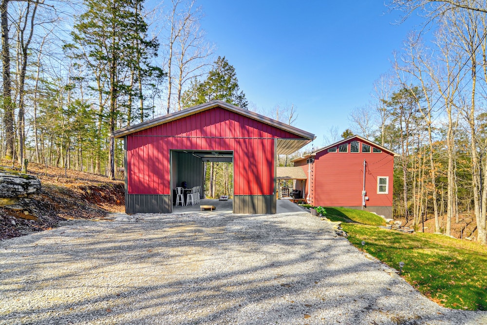 Cumberland Lake Retreat: Furnished Deck & Grill!
