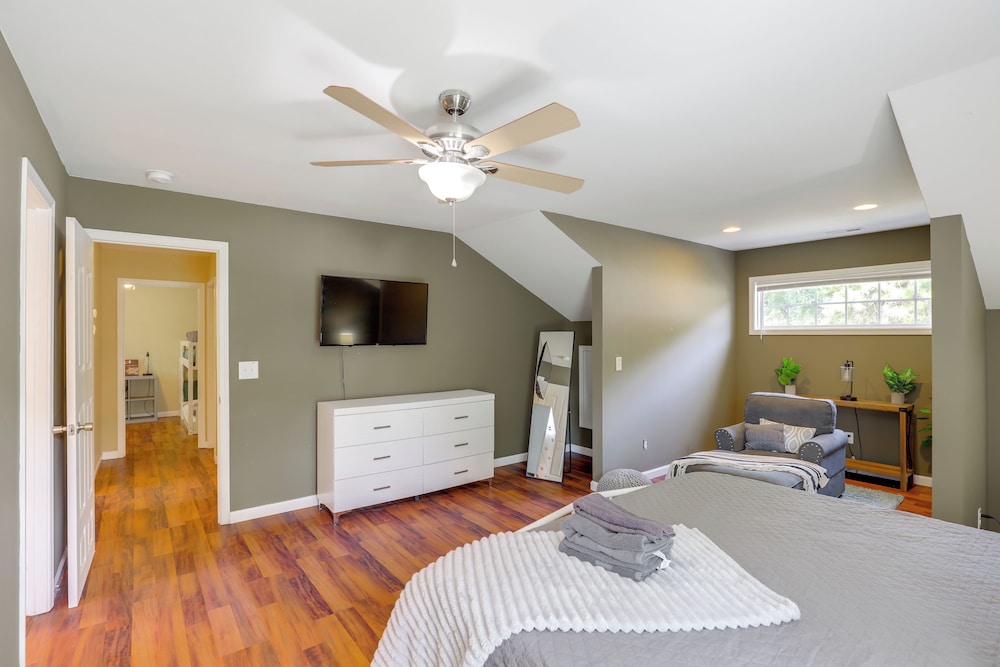 Family Home w/ Game Room, 3 Mi to Dtwn Asheville!