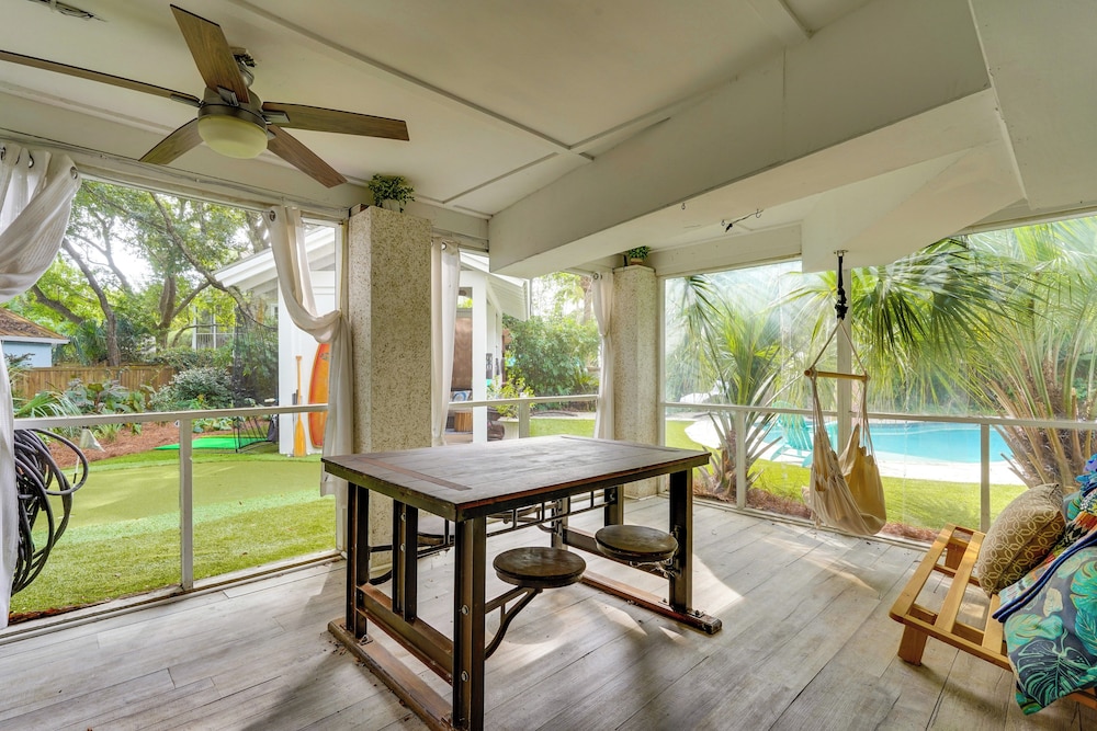 Walk to Beach: Gem w/ Pool & Spa in Isle of Palms!
