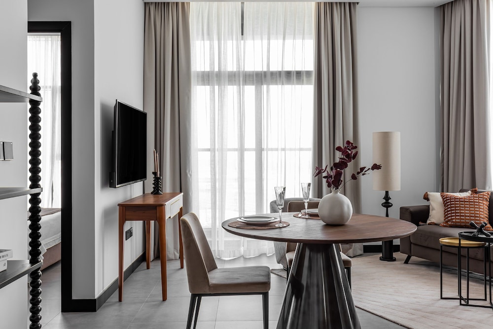 Elegant 1BR at 15 Northside