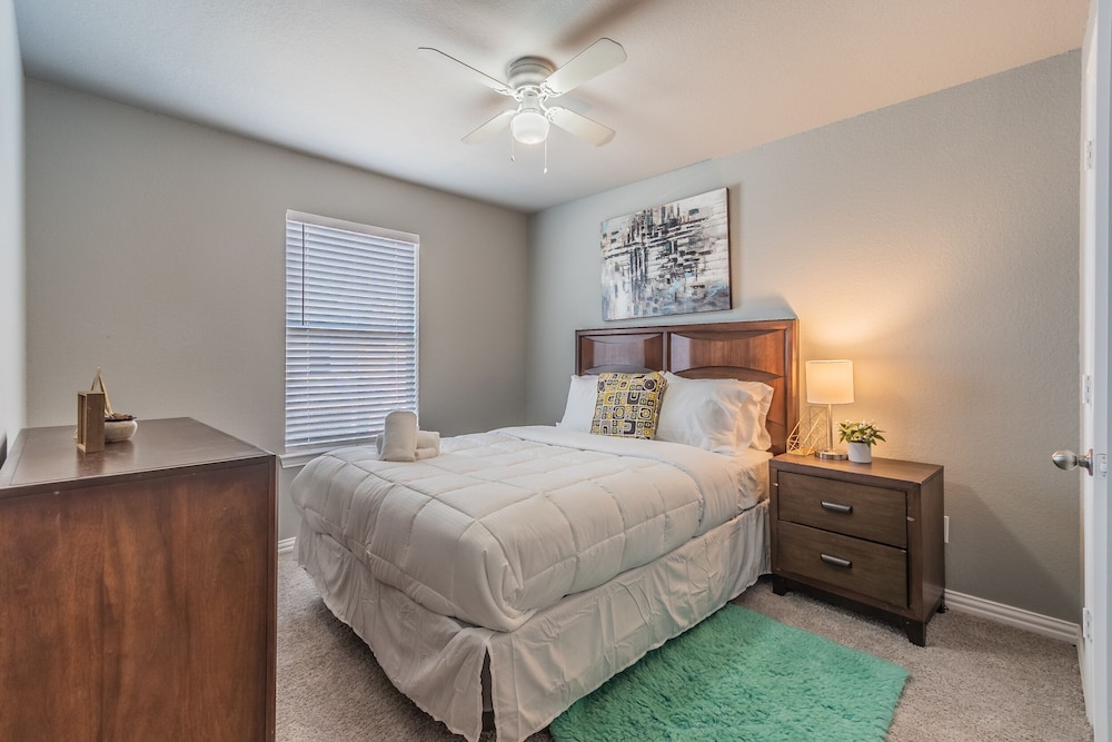 Luxury Townhome Collection GrandPrairie view 5