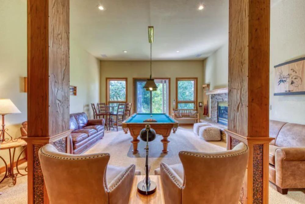 Breckenridge 5 Bedroom Luxury Home w/ Hot Tub & Views!