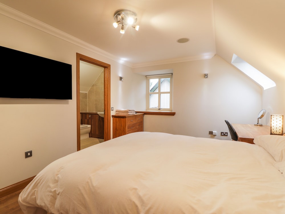 1 The Coach House
