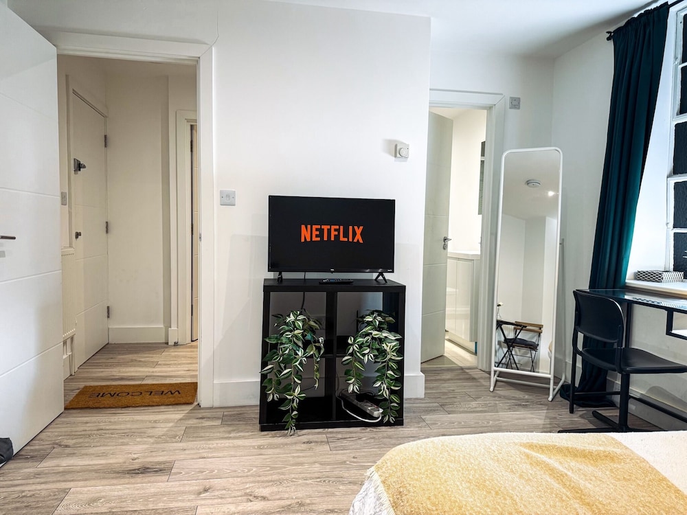 Maidstone-towncenter-wifi-2br-parking-cityviews view 3