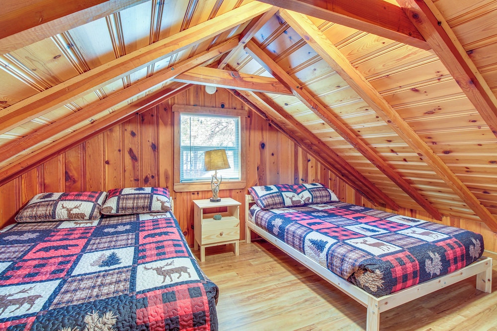 Near Hiking & Golfing: Cabin + Casita in Pinetop!