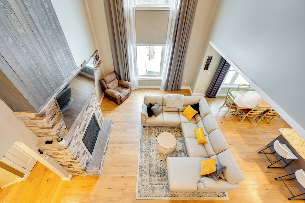 Mtn-view Gem w/ Hot Tub & Fire Pit in North Conway