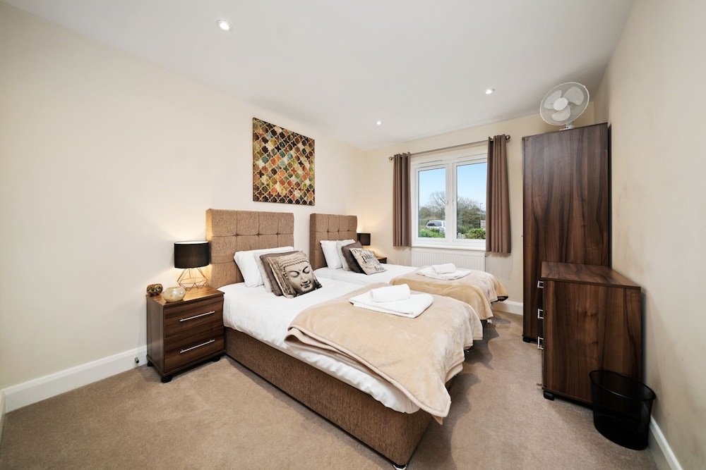Heathrow Living Serviced Apartments by Ferndale