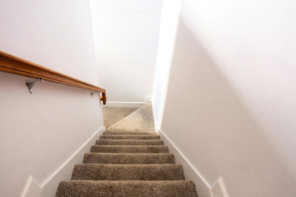 Townhome- 4Bd - Close To Parks Shops