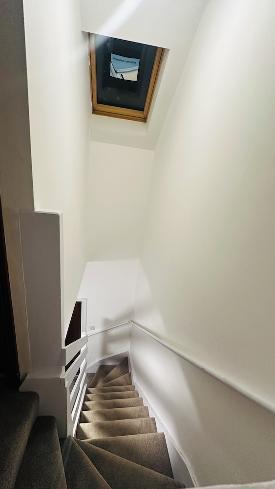 Heathrow roomzzzz B&B