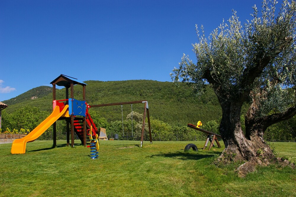 Casas Pirineo Aínsa: Historic Palace & Garden