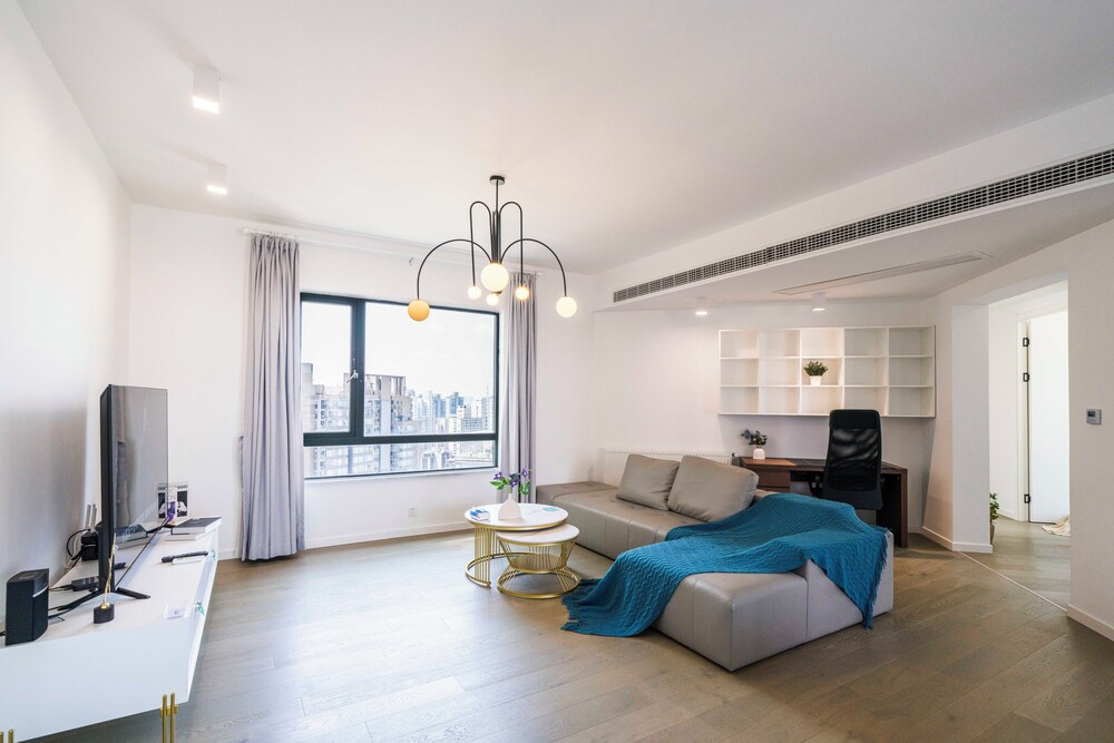 Tyms Elegant 4BR 2BA Apt in Xujiahui