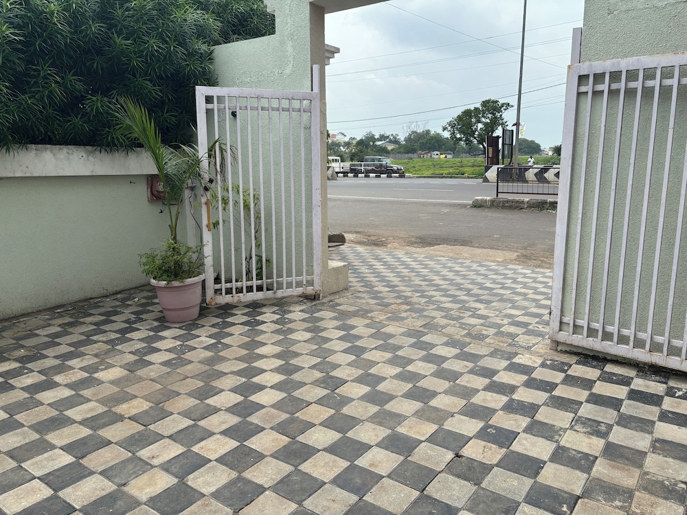 Hotel Dhana Lakshmi Bliss