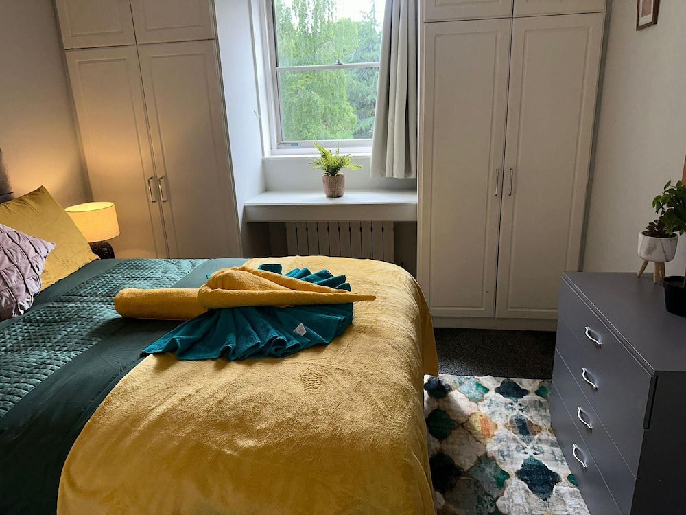 London Luxury Apartment up to 8 Guests