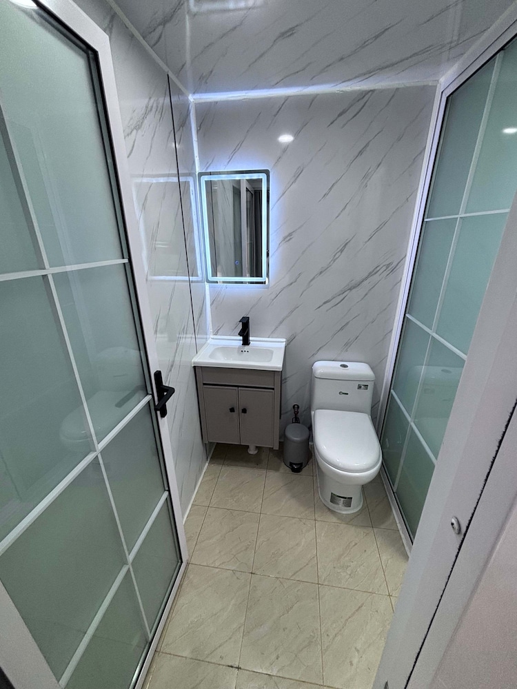 Glamping Pod With a Hot Tub in Orchard