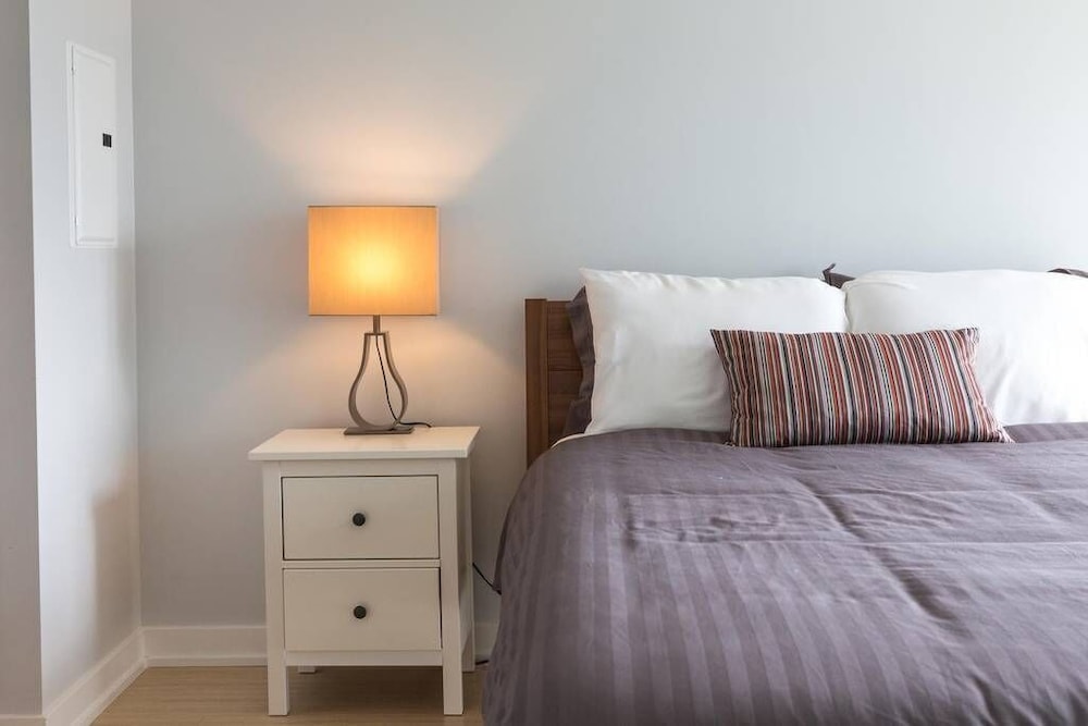 DT City 1 BR by Jays, MTCC, CN Tower - Image 3