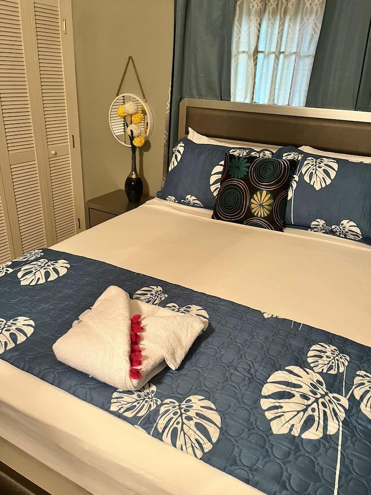 Royal Vacation Retreat view 4