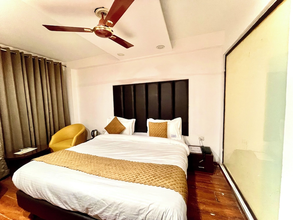 Hotel Roshie Mall Road Mussoorie