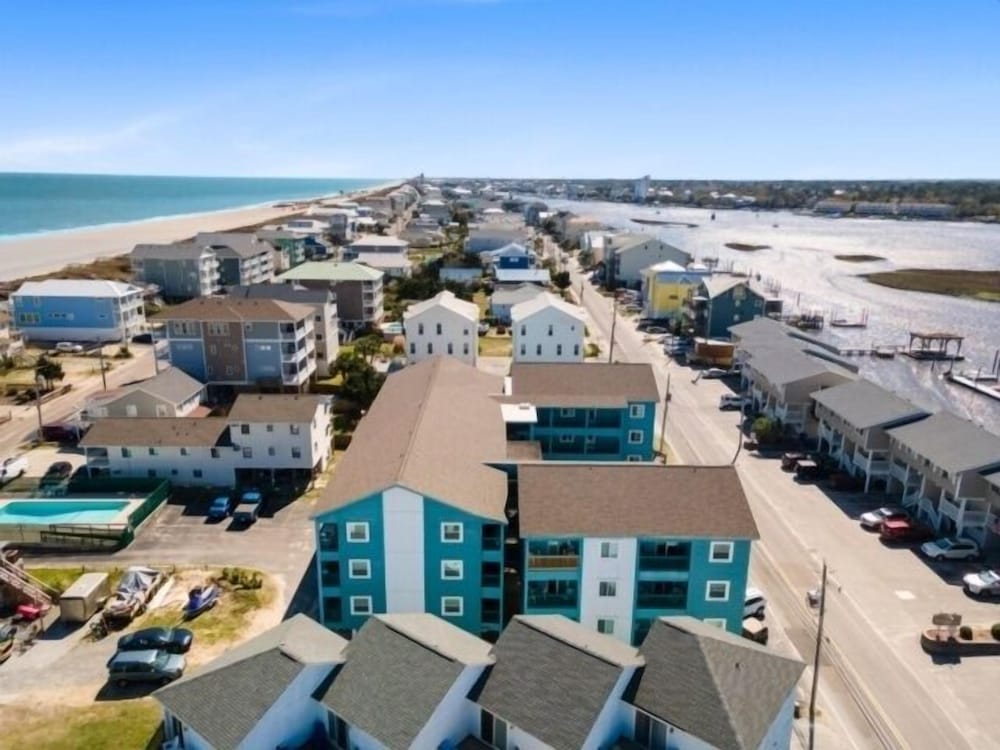 Ocean Time - Steps To The Beach! Carolina Beach Charm Surrounds You When Your On Ocean Time! 2 Bedroom Condo by Redawning view 4