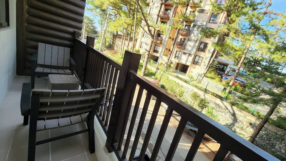 Unit 305 New Brenthill Condo With Balcony Near SM BGO