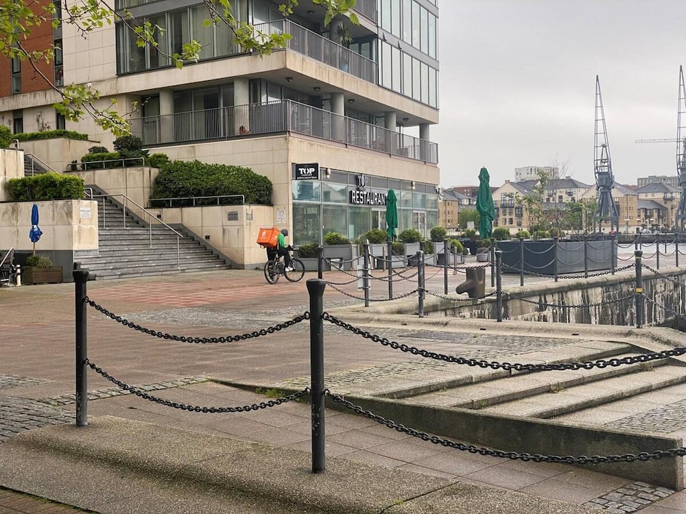 Royal Docks Luxury 3 Bedroom Apartment