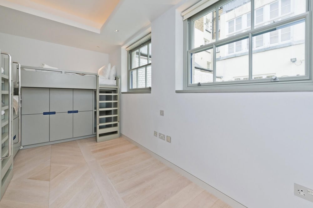 Amazing South Kensington Mews House by Underthedoormat
