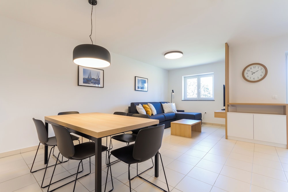 Premium Sea Side Marina Apartment  310 view 3