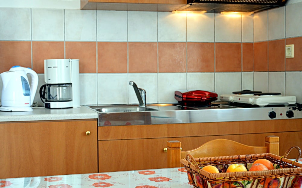Manos Apartments