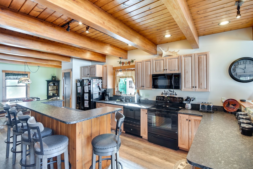 Lakefront New Hampshire Hideaway w/ Deck & Views