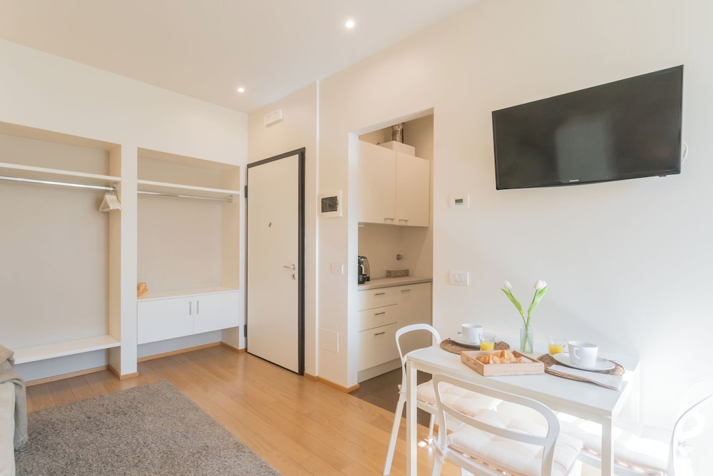 MT Studio by Rent All Como by Rent all Como photo 2