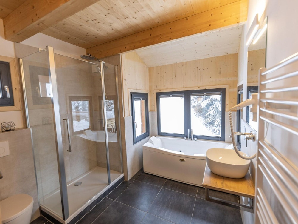 Luxurious Chalet With Outdoor Whirlpool