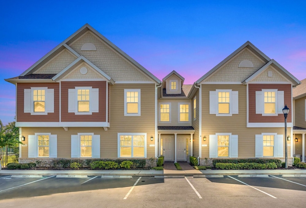 Hotel Summerville Vacation Homes by Columbia Management - Image 1