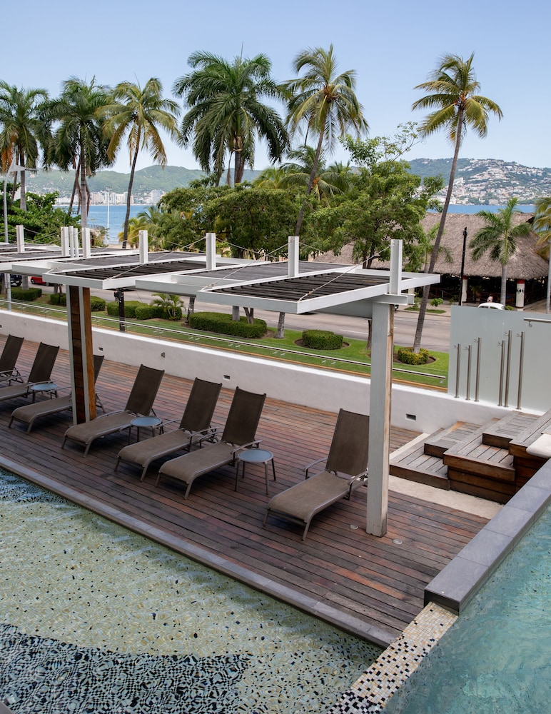 Ramada by Wyndham Acapulco Hotel  Suites - Property Image 27