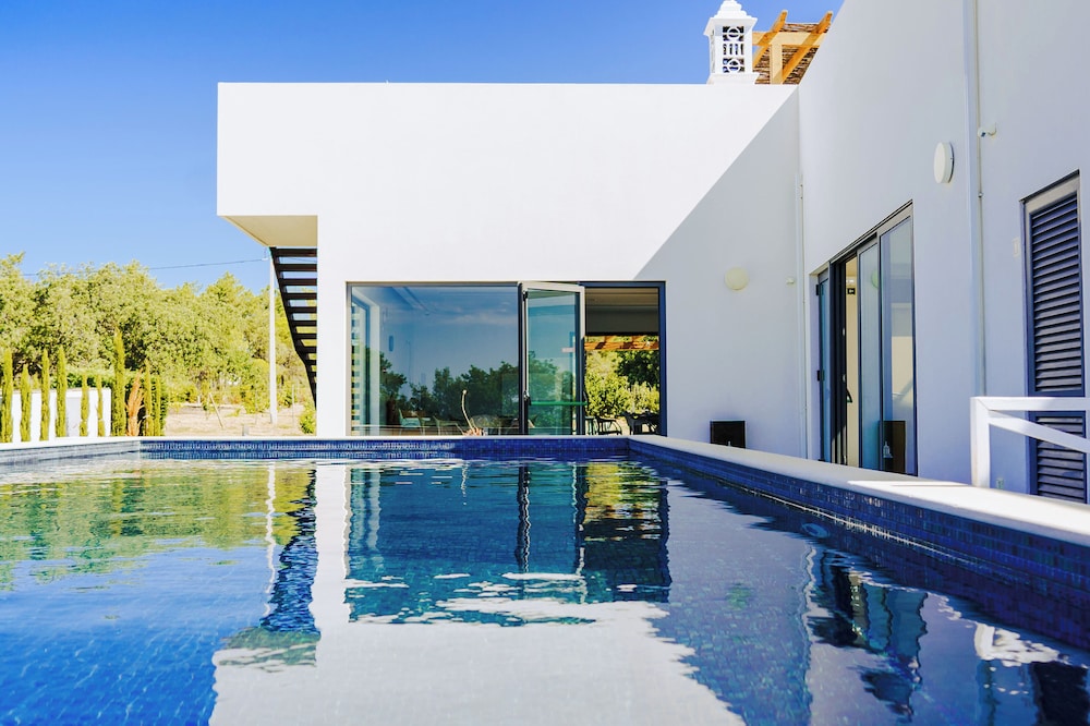 Mercedes Country House