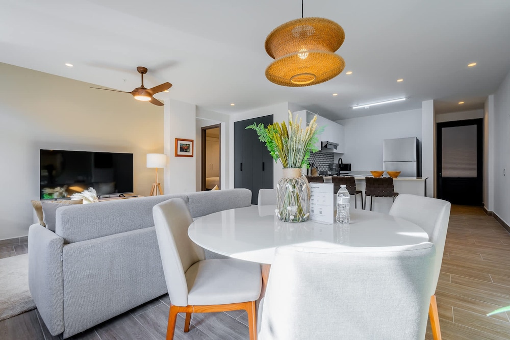 w Beautiful 2BR w Balcony in Casco Viejo