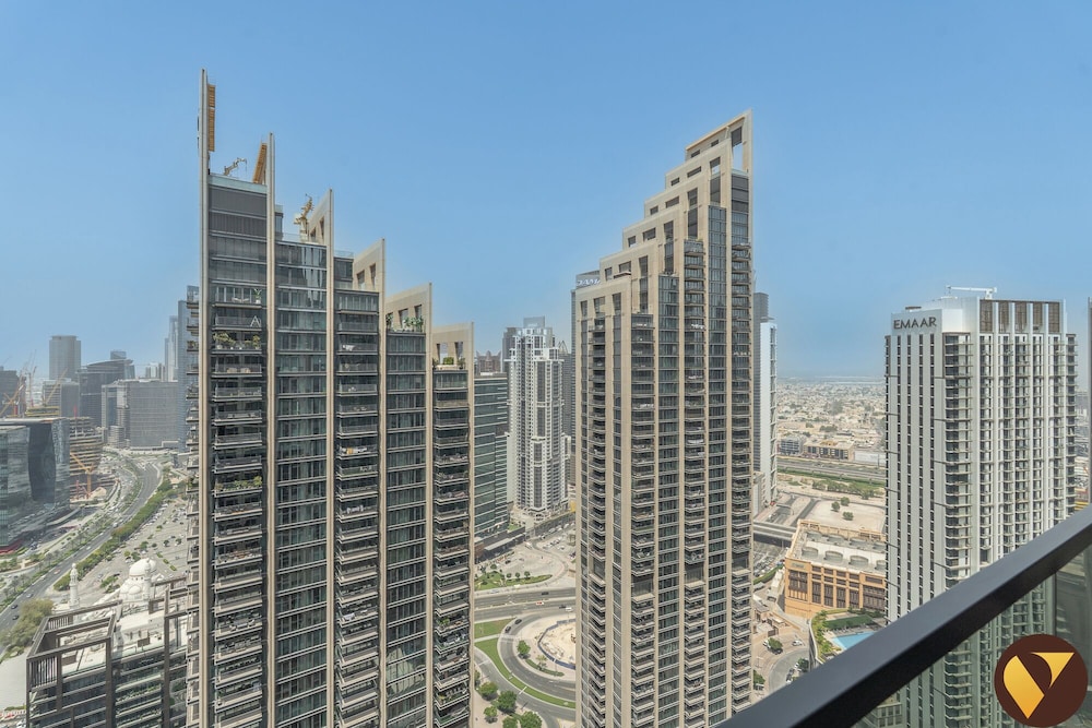 Luxury 2BR in ACT 1 Near Dubai Mall