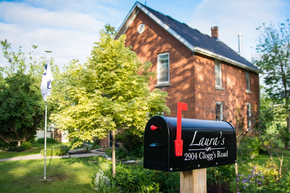 Laura's Bed & Breakfast