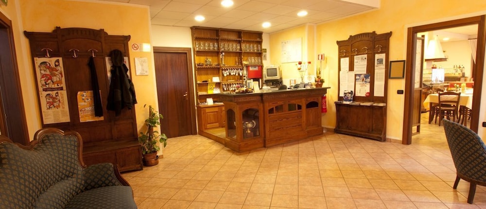 Lobby & Reception
