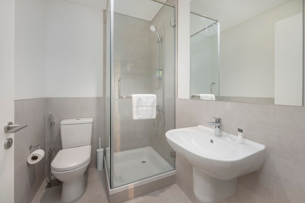 Peaceful 4-bedroom Bright Kitchen Space in Dubai Creek Harbour