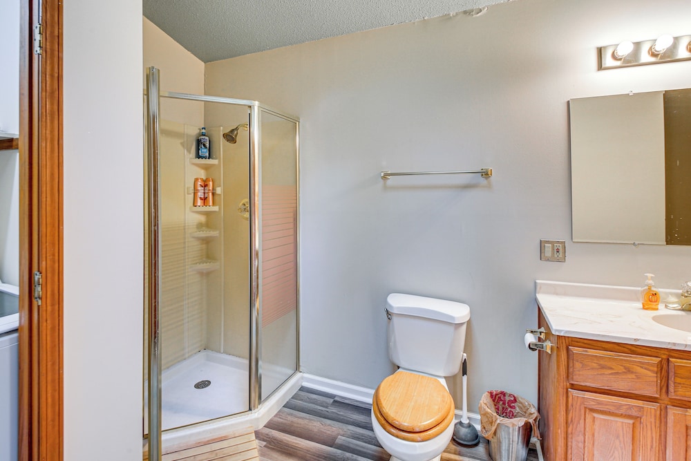 1/2 Mi to Desoto Lake: Hot Springs Village Home