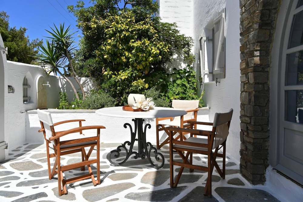 Santa Flora 3 Bedroom House Parikia s Edge view 2