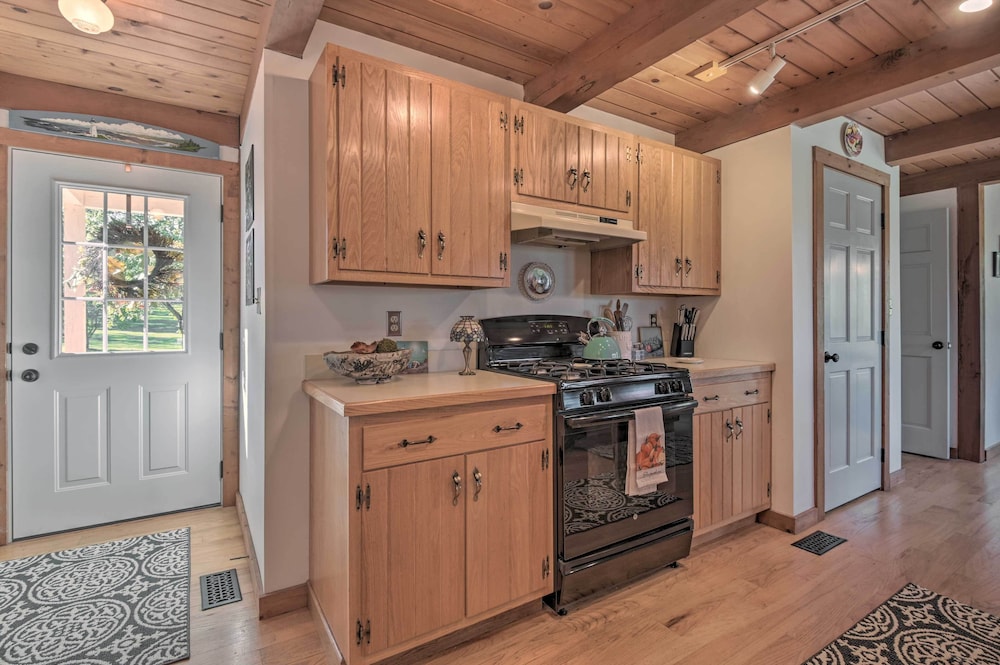 Lovettsville Cottage in Heart of Wine Country - Property Image 23