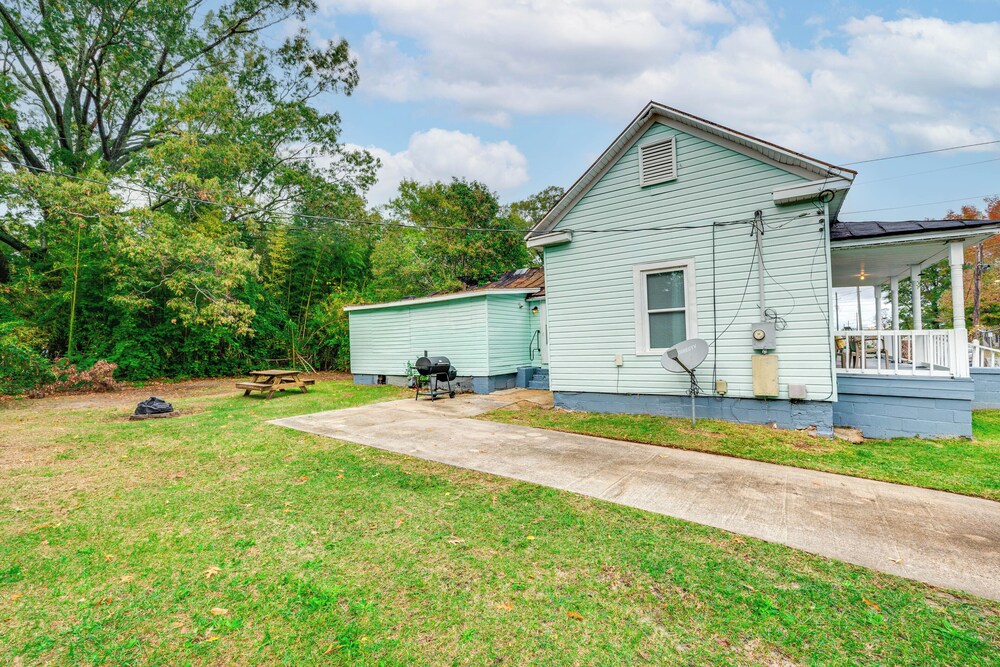 1 Mi to Stadium: Home w/ Porch in Greenville!