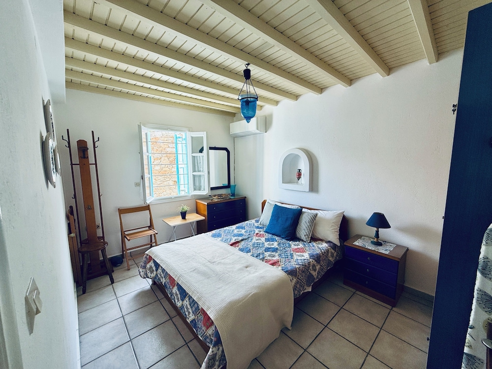 Stylish 2 Bd Escape Apt at Ornos Beach