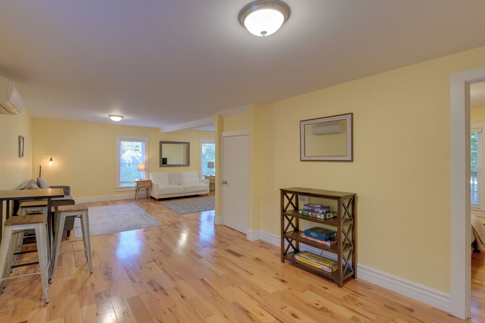 Walk to Sorrento Town Dock: Pet-friendly Apartment