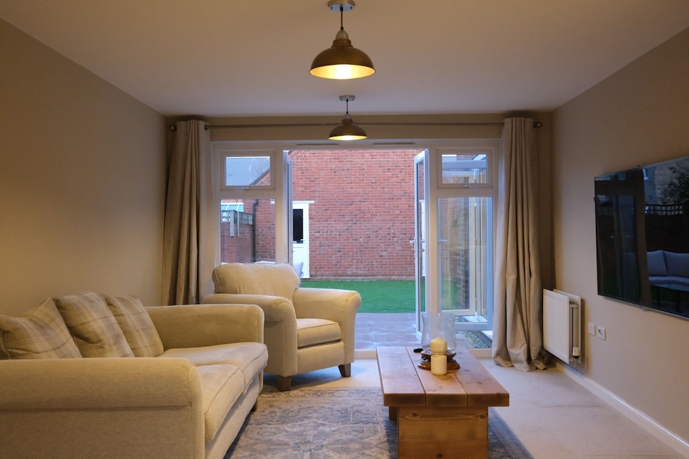 Bicester Villa-6bed-sleeps 14